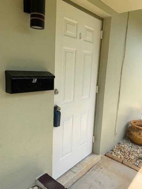 4211 Ne 13th Ave - Photo 2 of 12