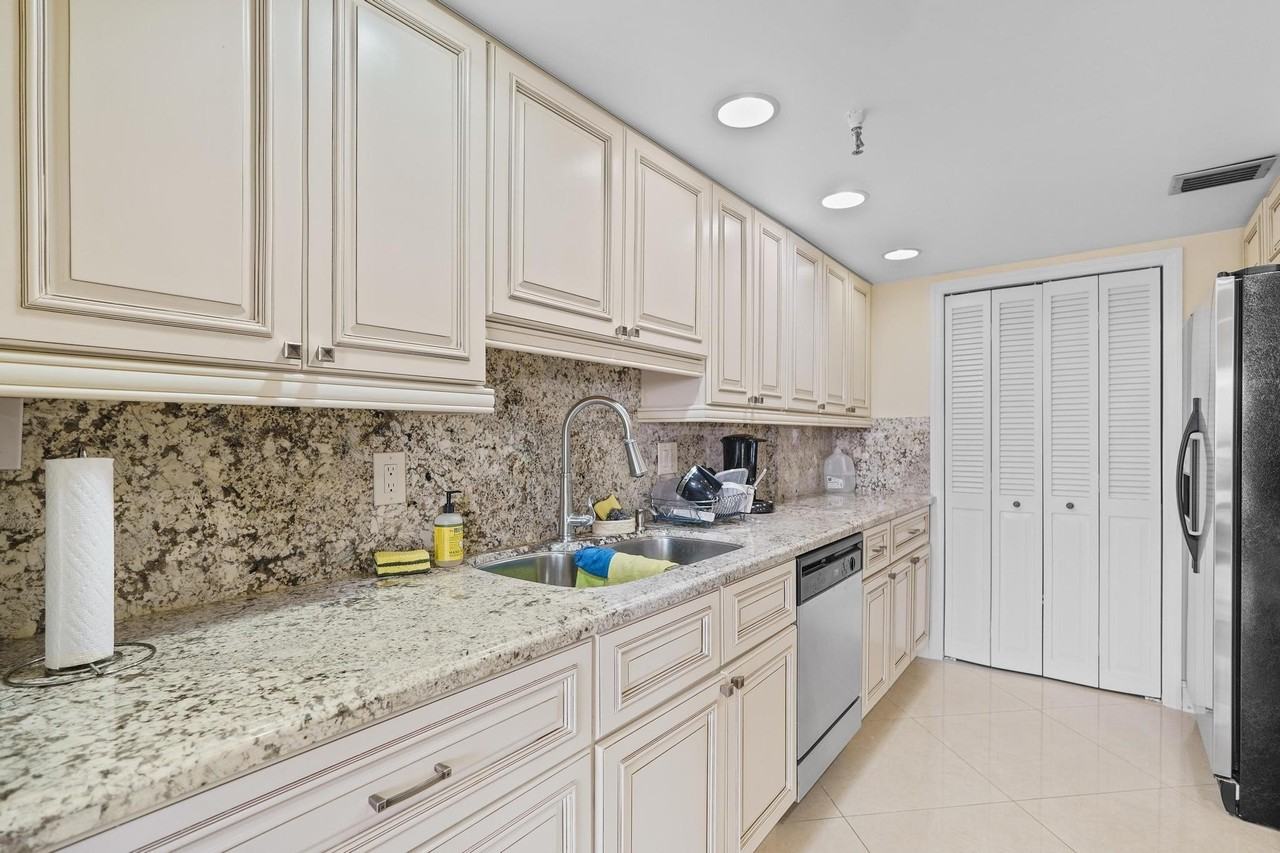 859 Jeffery St #506 - Photo 6 of 50