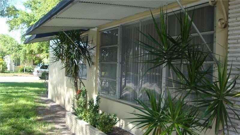 1201 S 19th Ave #2 - Photo 3 of 5