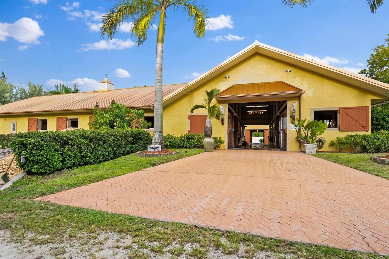 11861 Hawk Holw - Photo 4 of 23