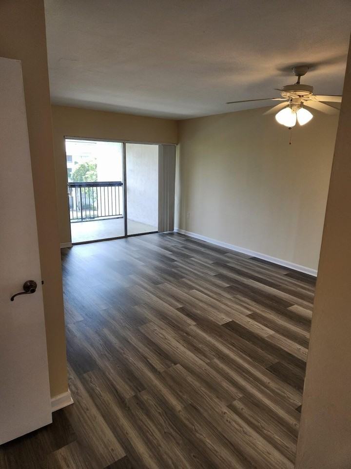 731 N Pine Island Rd #402 - Photo 4 of 11