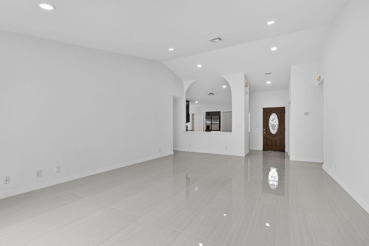 7771 Blackwood Ln - Photo 5 of 31