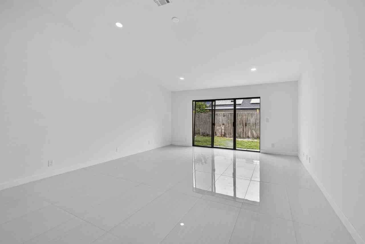 7771 Blackwood Ln - Photo 6 of 31