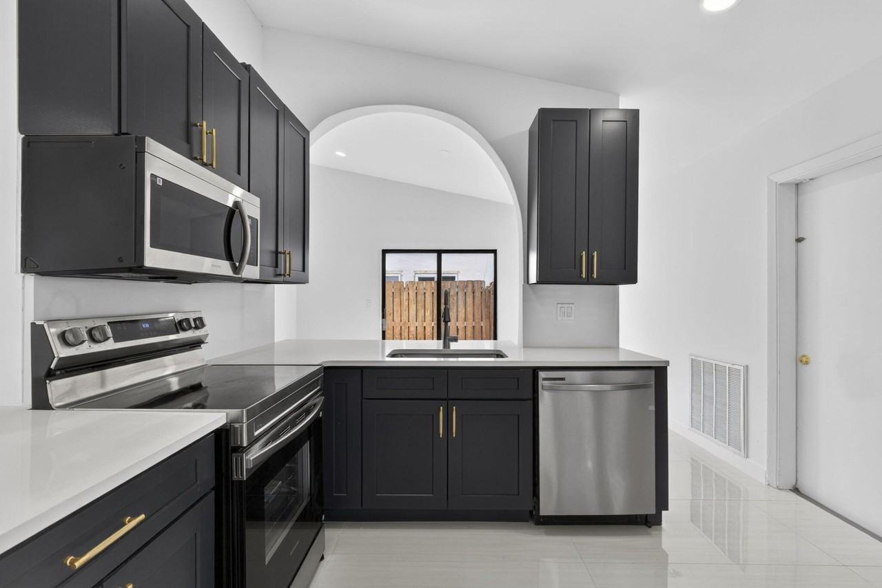 7771 Blackwood Ln - Photo 7 of 31