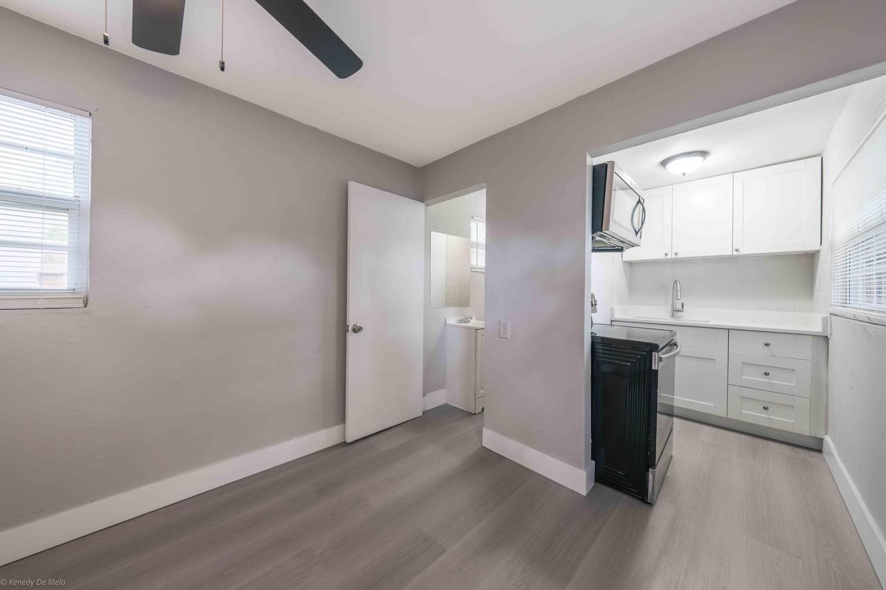 1220 Nw 1st Ave #REAR - Photo 3 of 20