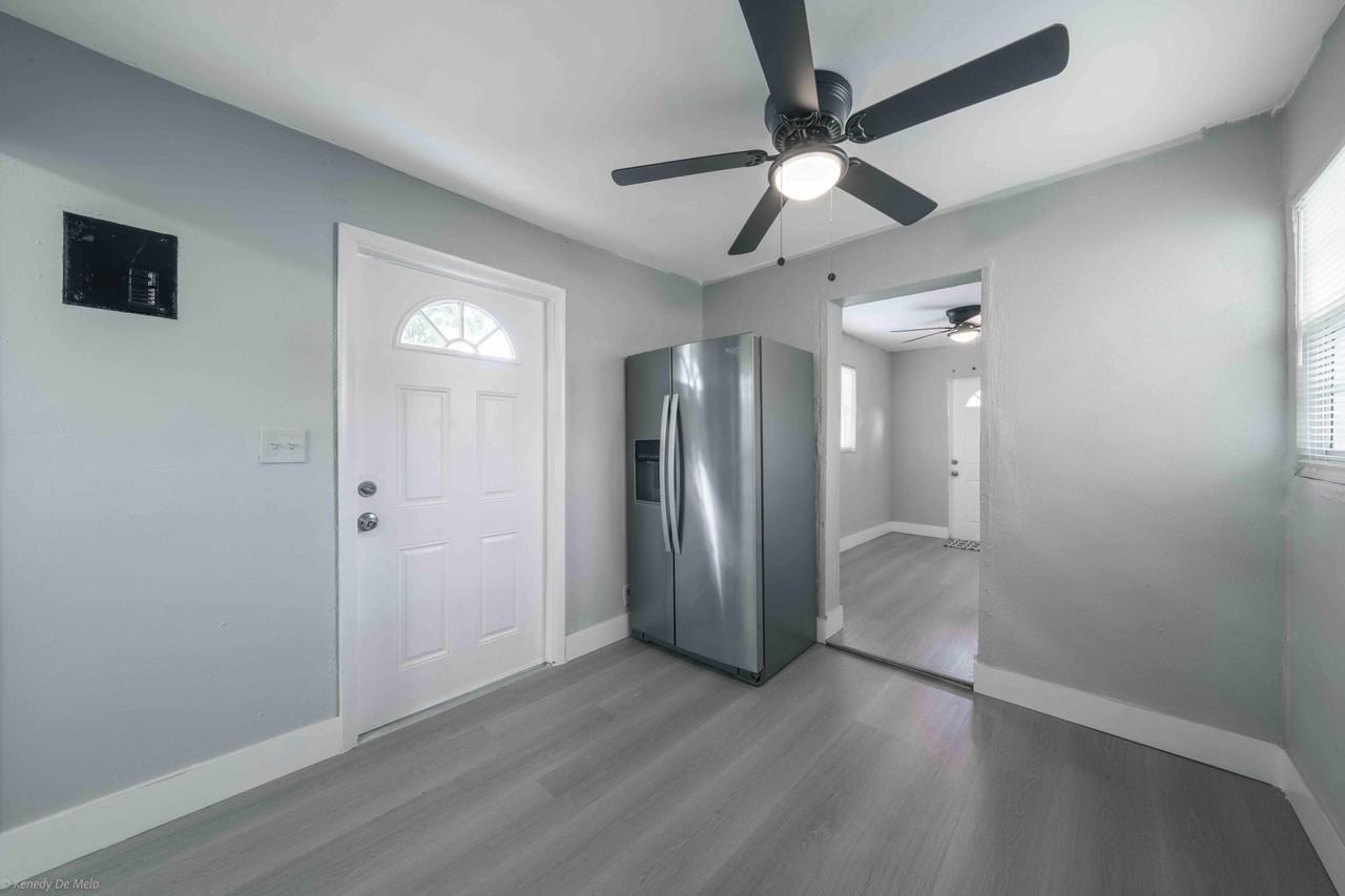 1220 Nw 1st Ave #REAR - Photo 4 of 20