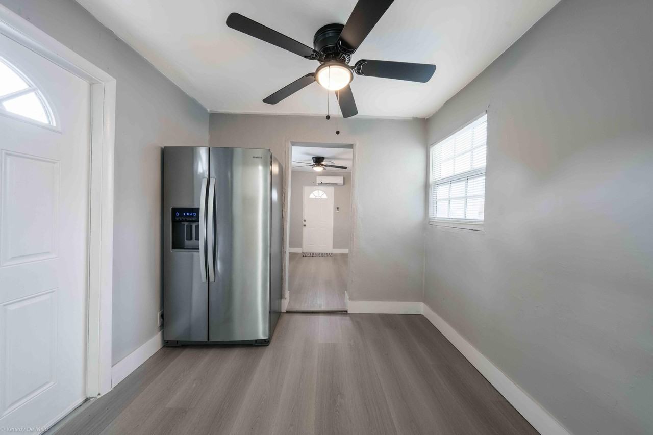 1220 Nw 1st Ave #REAR - Photo 5 of 20