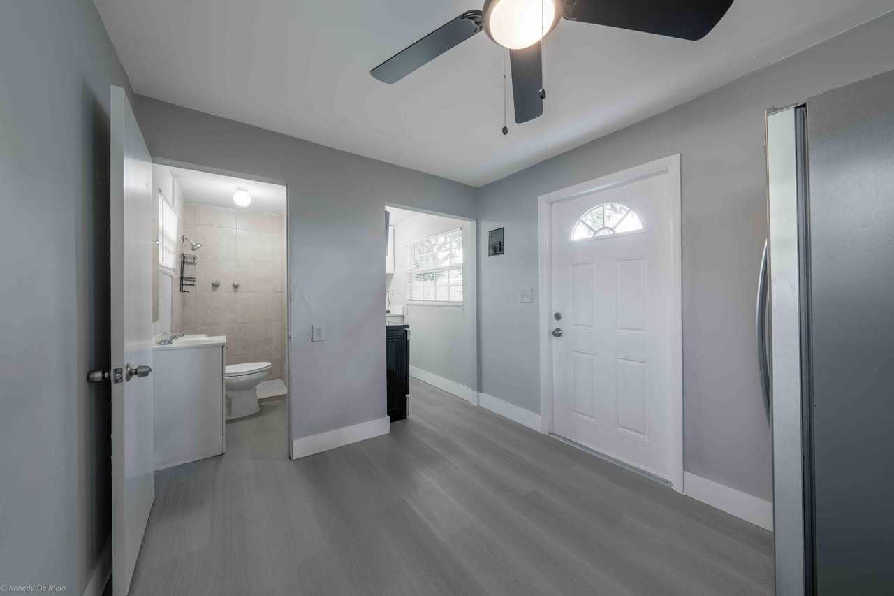 1220 Nw 1st Ave #REAR - Photo 7 of 20