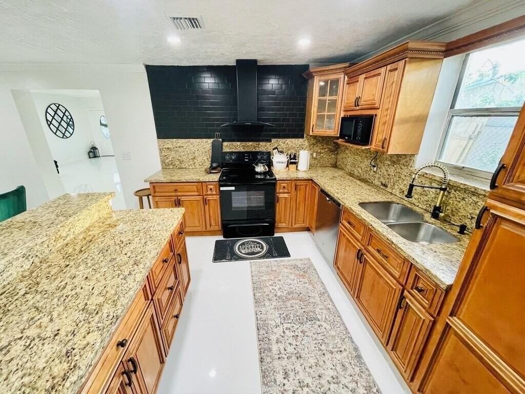 5537 Sw 6th St - Photo 3 of 40