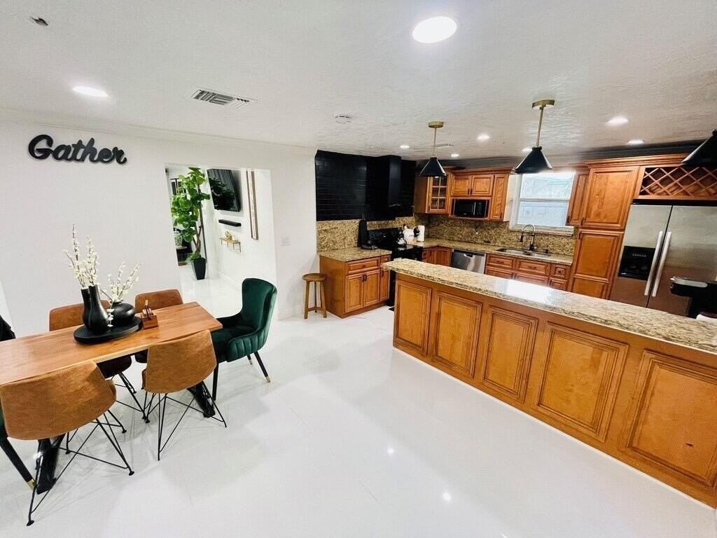 5537 Sw 6th St - Photo 4 of 40