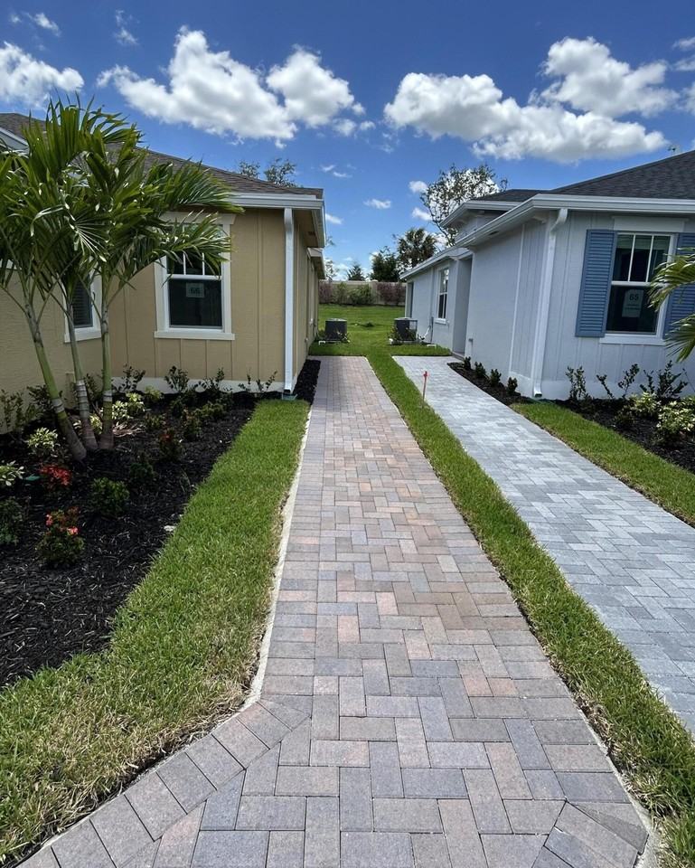 1769 Se Crosswood Way - Photo 2 of 29