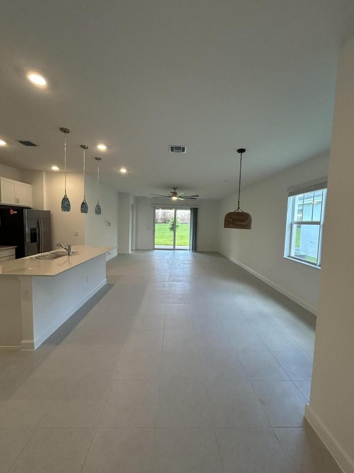 1769 Se Crosswood Way - Photo 5 of 29