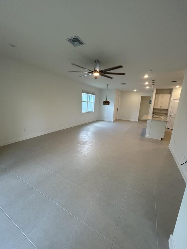 1769 Se Crosswood Way - Photo 7 of 29