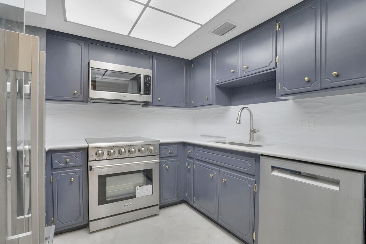 315 Venetian Dr #8 - Photo 2 of 27