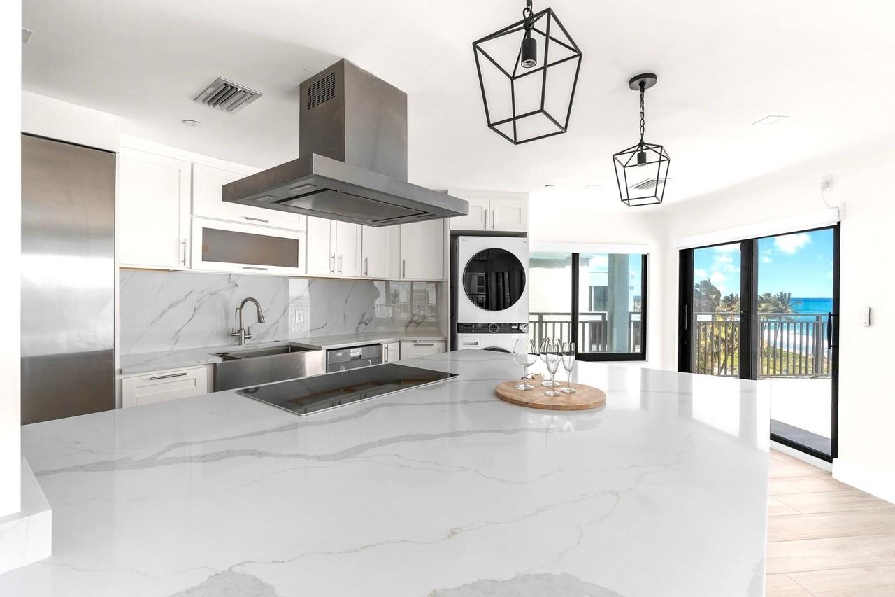 665 Se 21st Ave - Photo 6 of 35