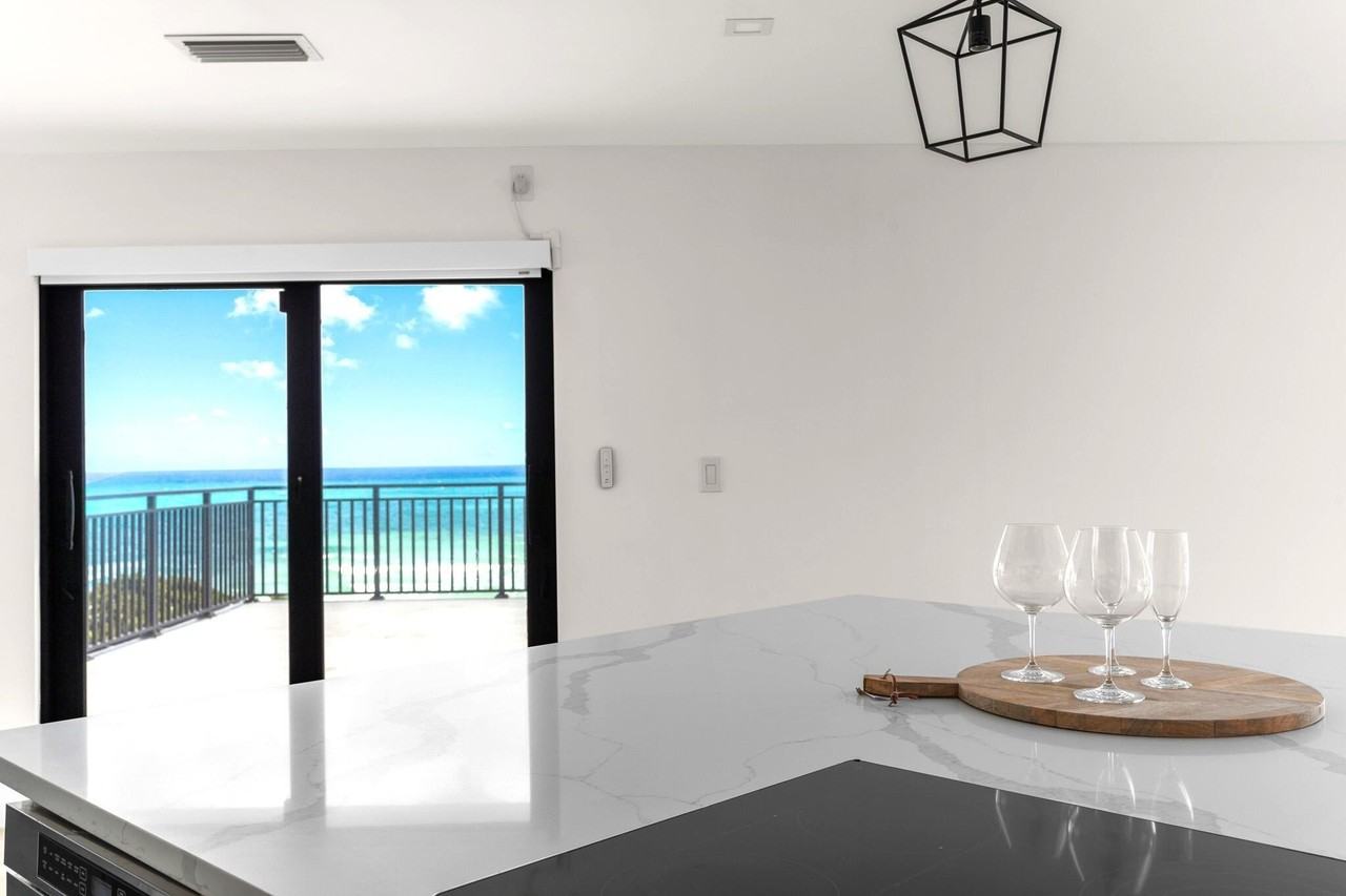 665 Se 21st Ave - Photo 7 of 35