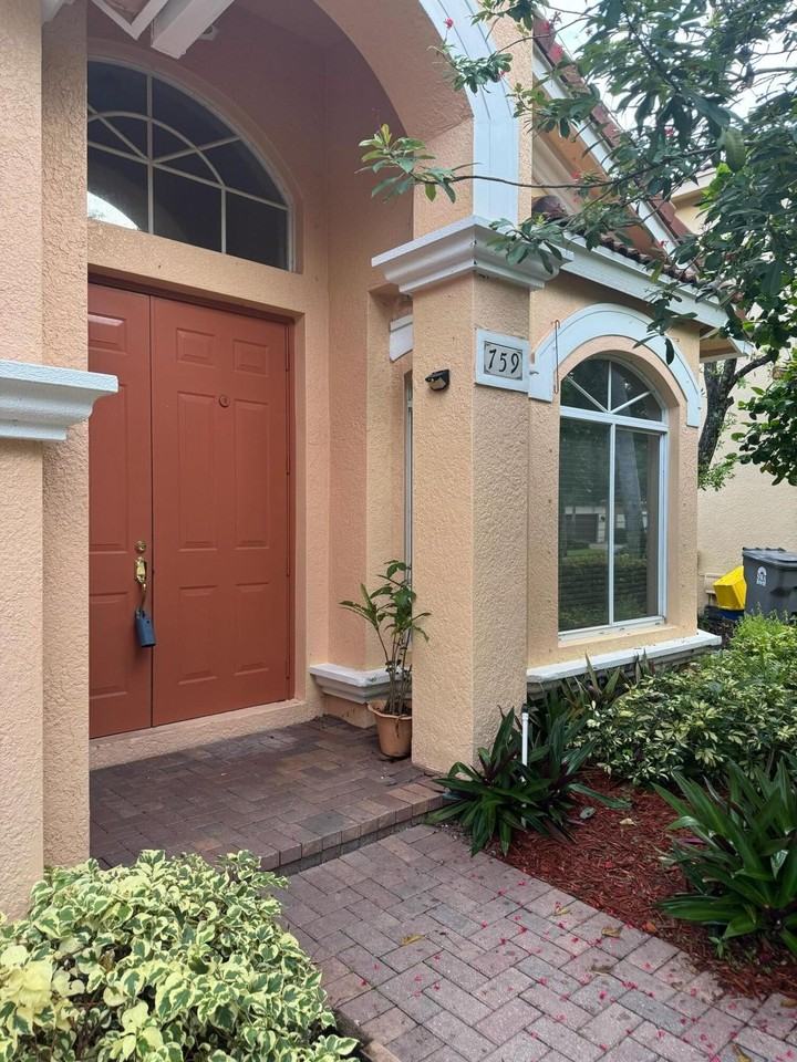 759 Gazetta Way - Photo 4 of 50