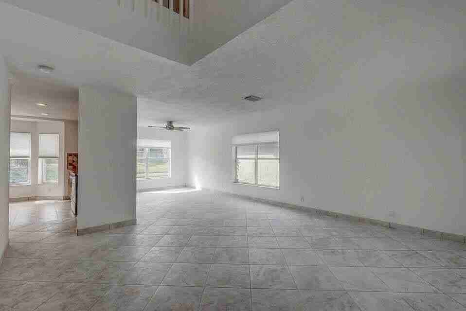 10758 Lake Jasmine Dr - Photo 7 of 34