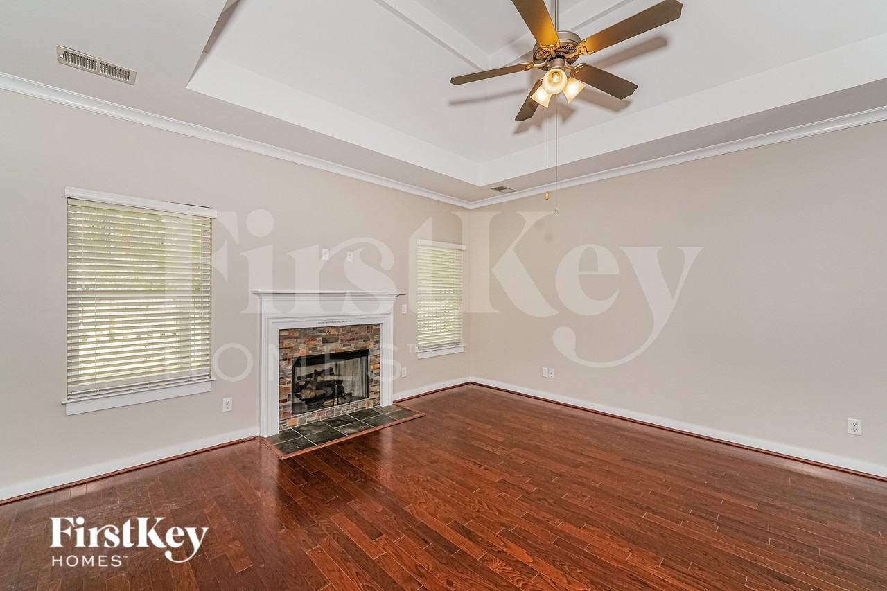 1130 Overlook Dr - Photo 3 of 19