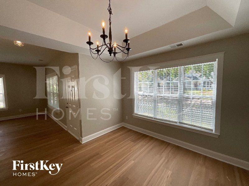 15819 Robins Way - Photo 2 of 10