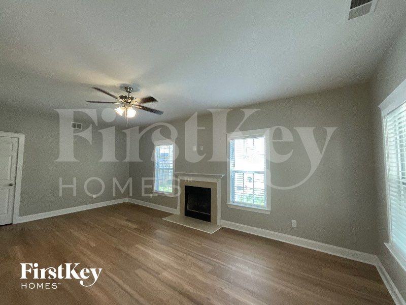 15819 Robins Way - Photo 3 of 10