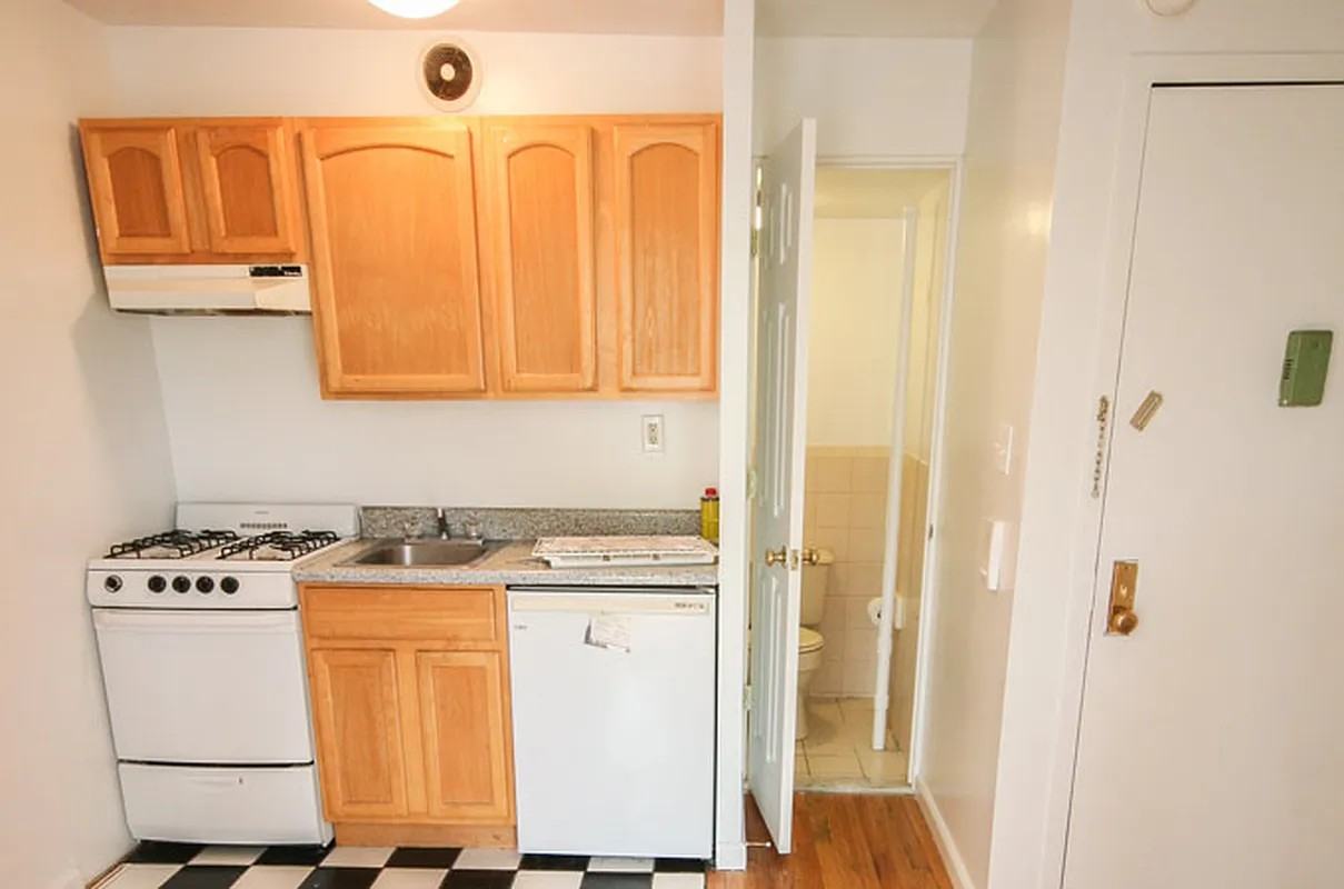 515 E 5th St #4A - Photo 3 of 7