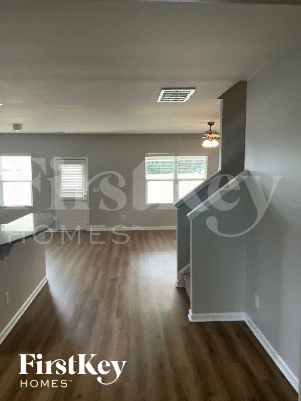 1013 Blue Stream Ln - Photo 3 of 10