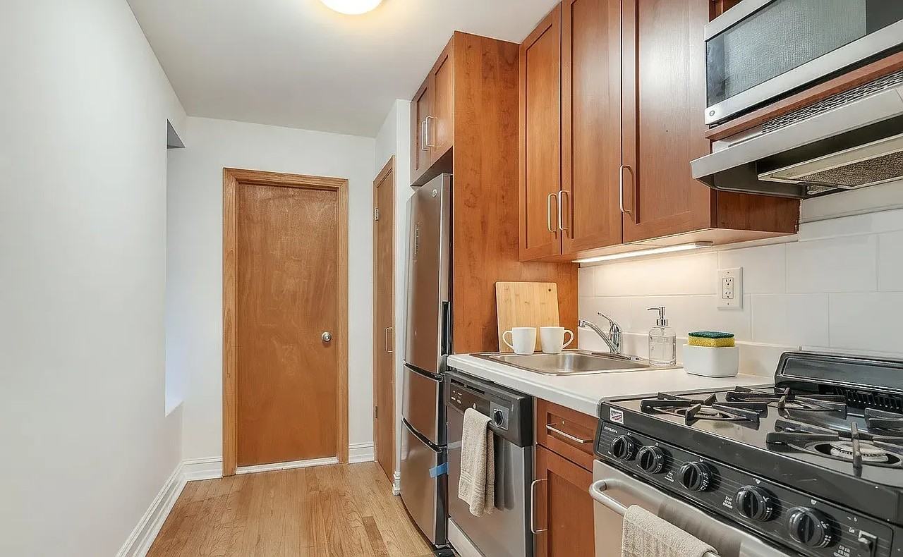 215 E 84th St #5A - Photo 3 of 4