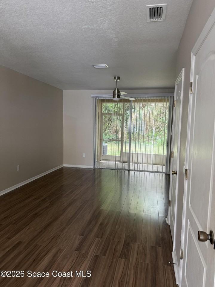 1359 Hampton Park Ln - Photo 5 of 16