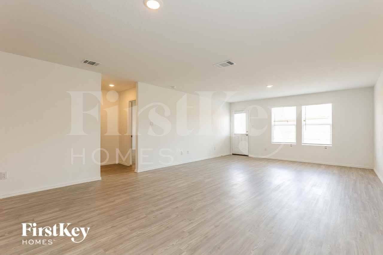 10627 Erinita Way - Photo 3 of 19
