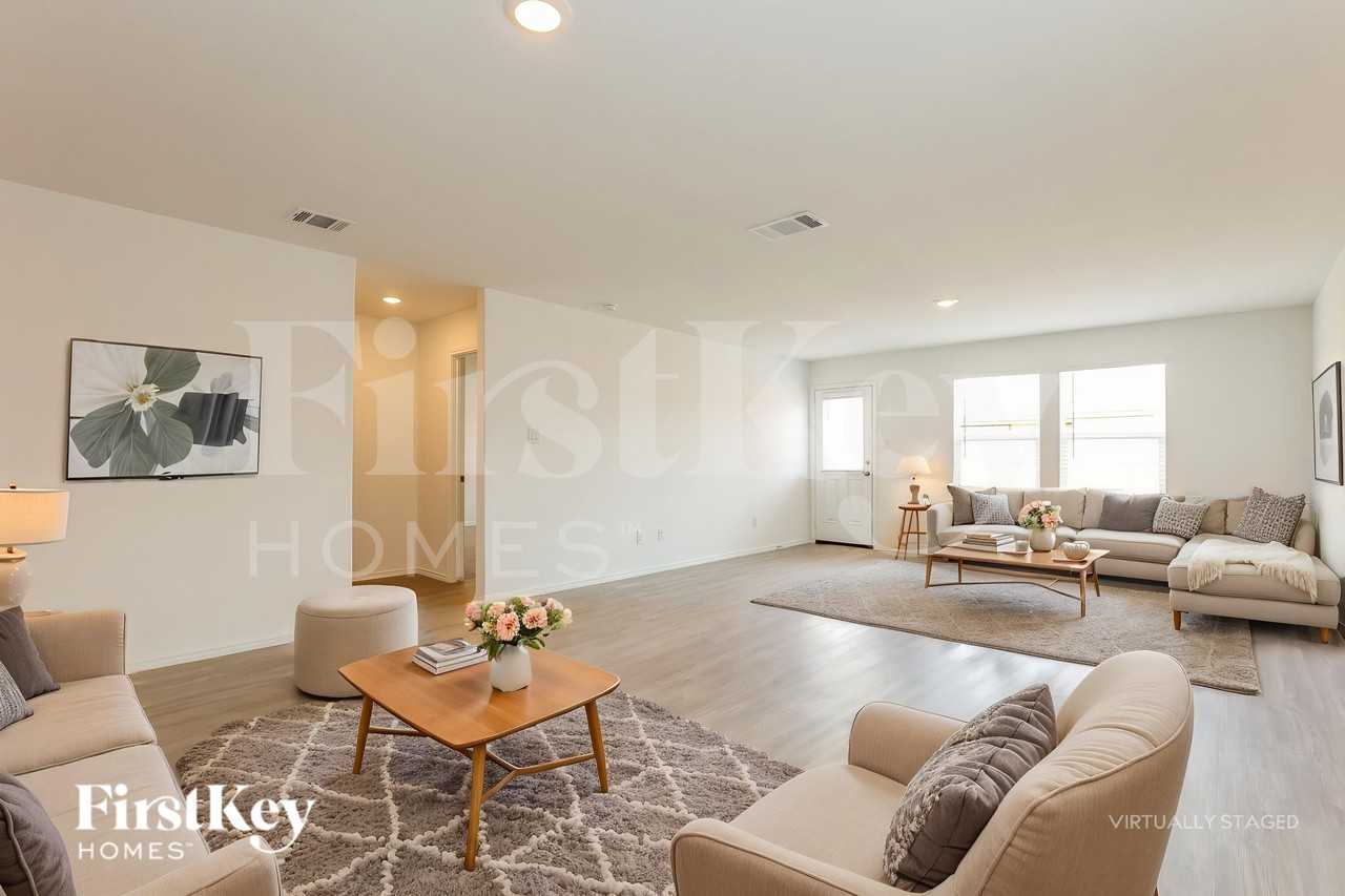 10627 Erinita Way - Photo 4 of 19