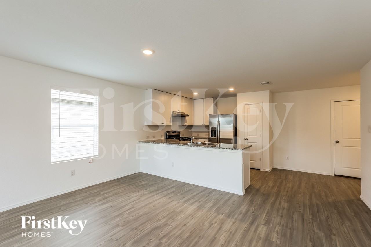 10627 Erinita Way - Photo 7 of 19