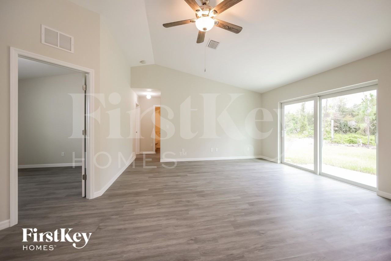 840 Puccini Ave S - Photo 3 of 18
