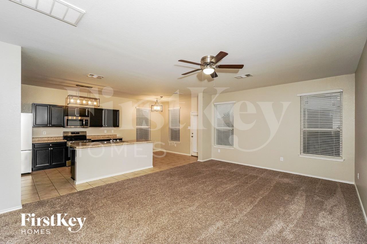 1013 Dumfries Dr - Photo 3 of 19