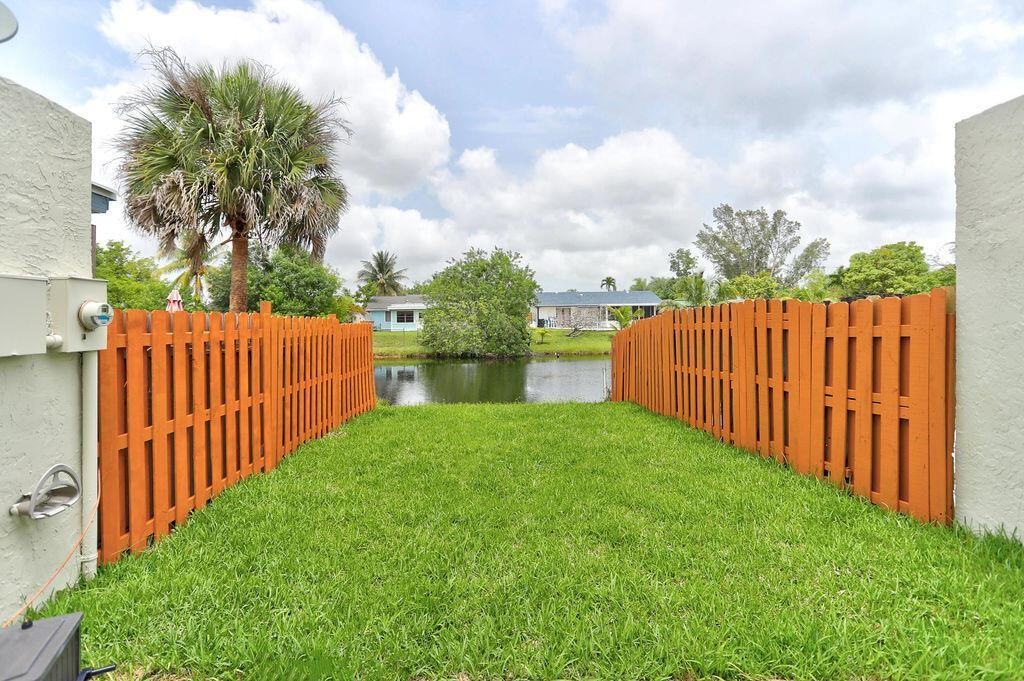 Sw 8th St - Photo 4 of 8