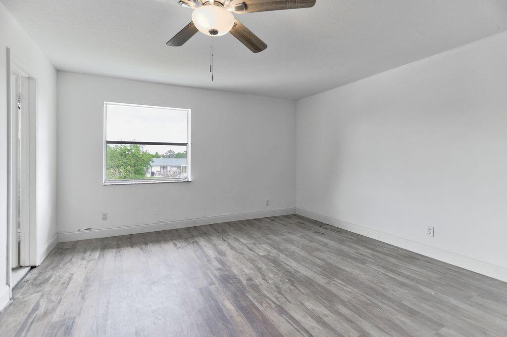 Sw 8th St - Photo 6 of 8