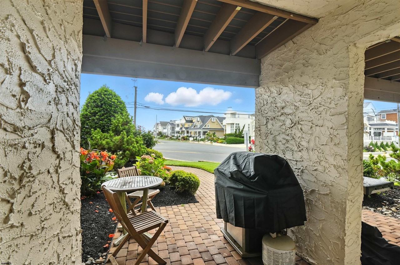 1503 Atlantic Ave - Photo 5 of 32