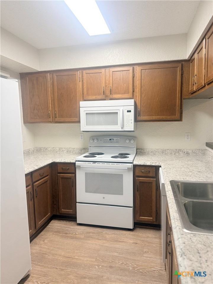 653 Rock St - Photo 3 of 14