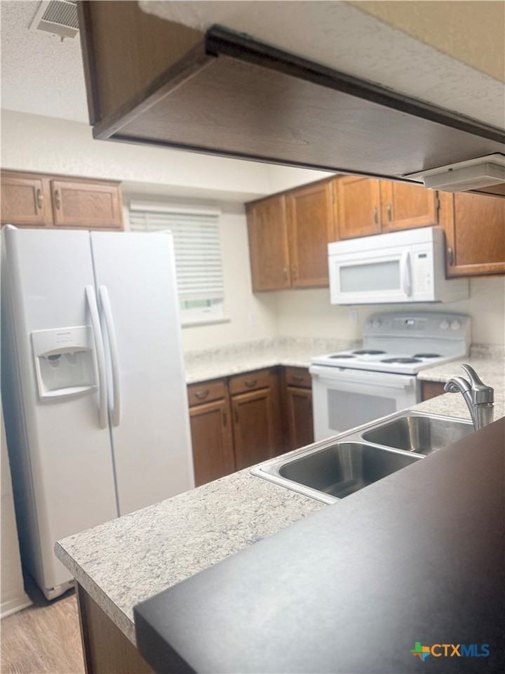 653 Rock St - Photo 4 of 14