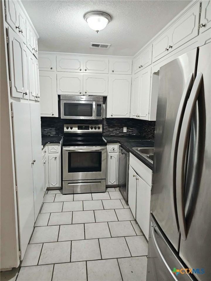 2506 Blue Jay Dr - Photo 2 of 13