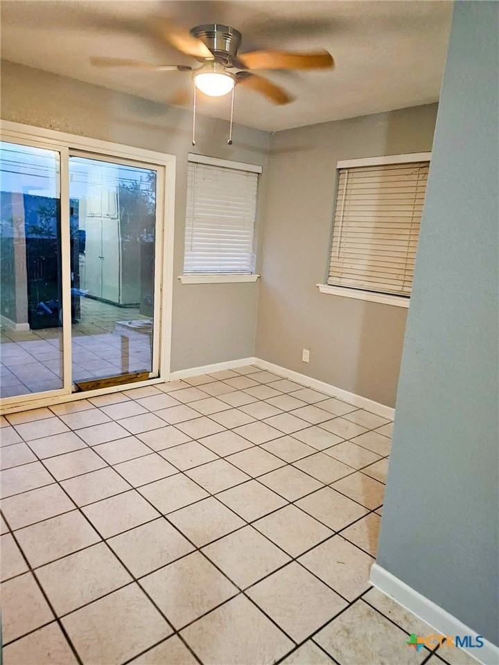 2506 Blue Jay Dr - Photo 3 of 13