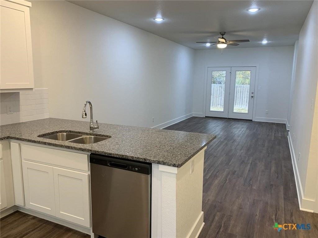 1854 Royal Loop - Photo 3 of 26