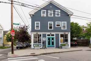 featured image of 186 Carpenter St #2R