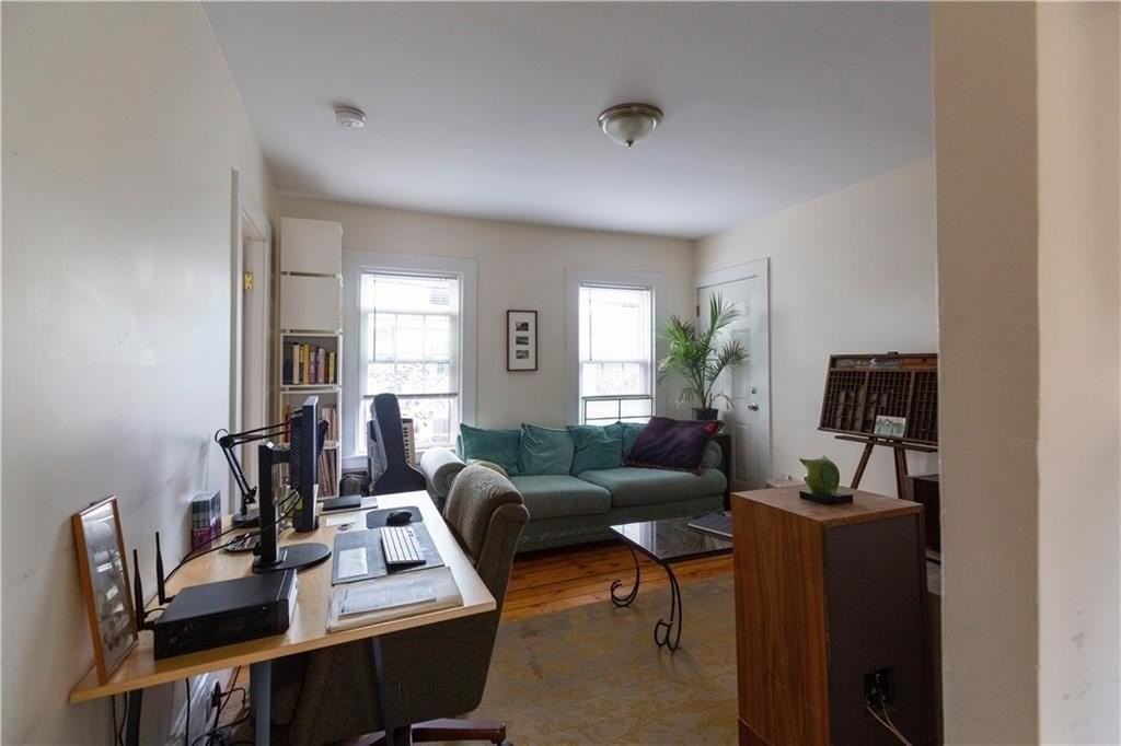 186 Carpenter St #2R - Photo 3 of 8