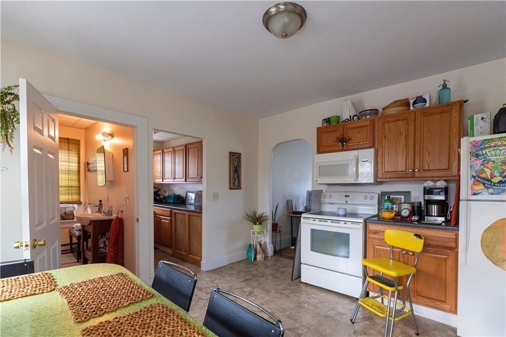 186 Carpenter St #2R - Photo 7 of 8