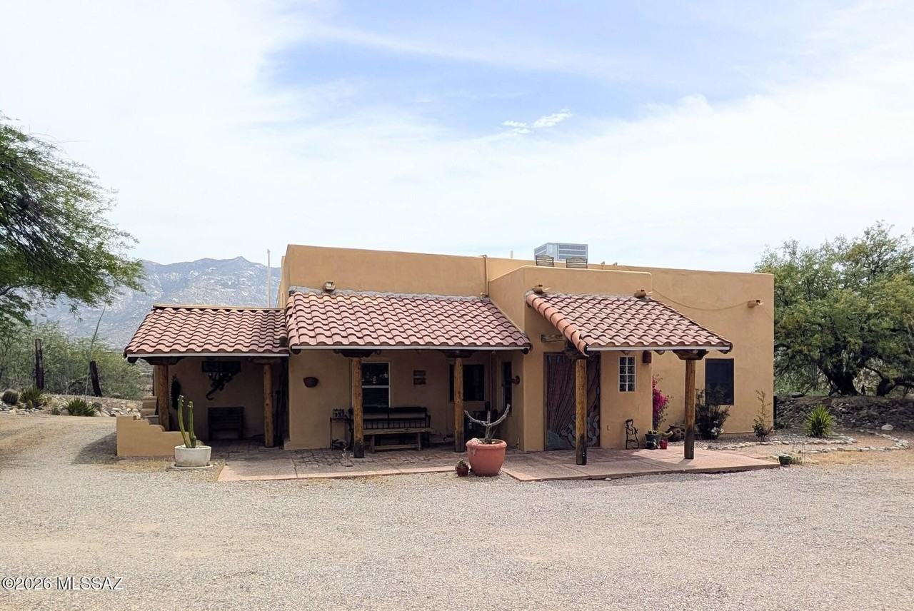 4001 E Rollins Rd - Photo 4 of 48