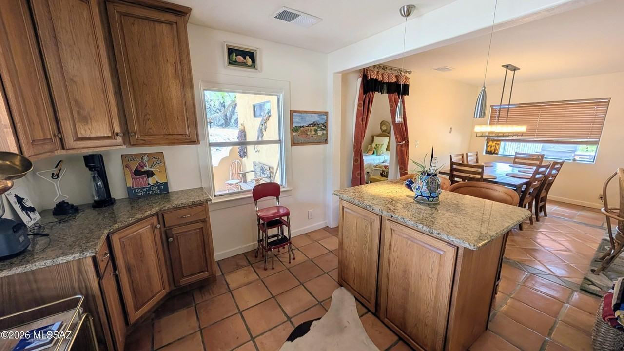 4001 E Rollins Rd - Photo 5 of 48