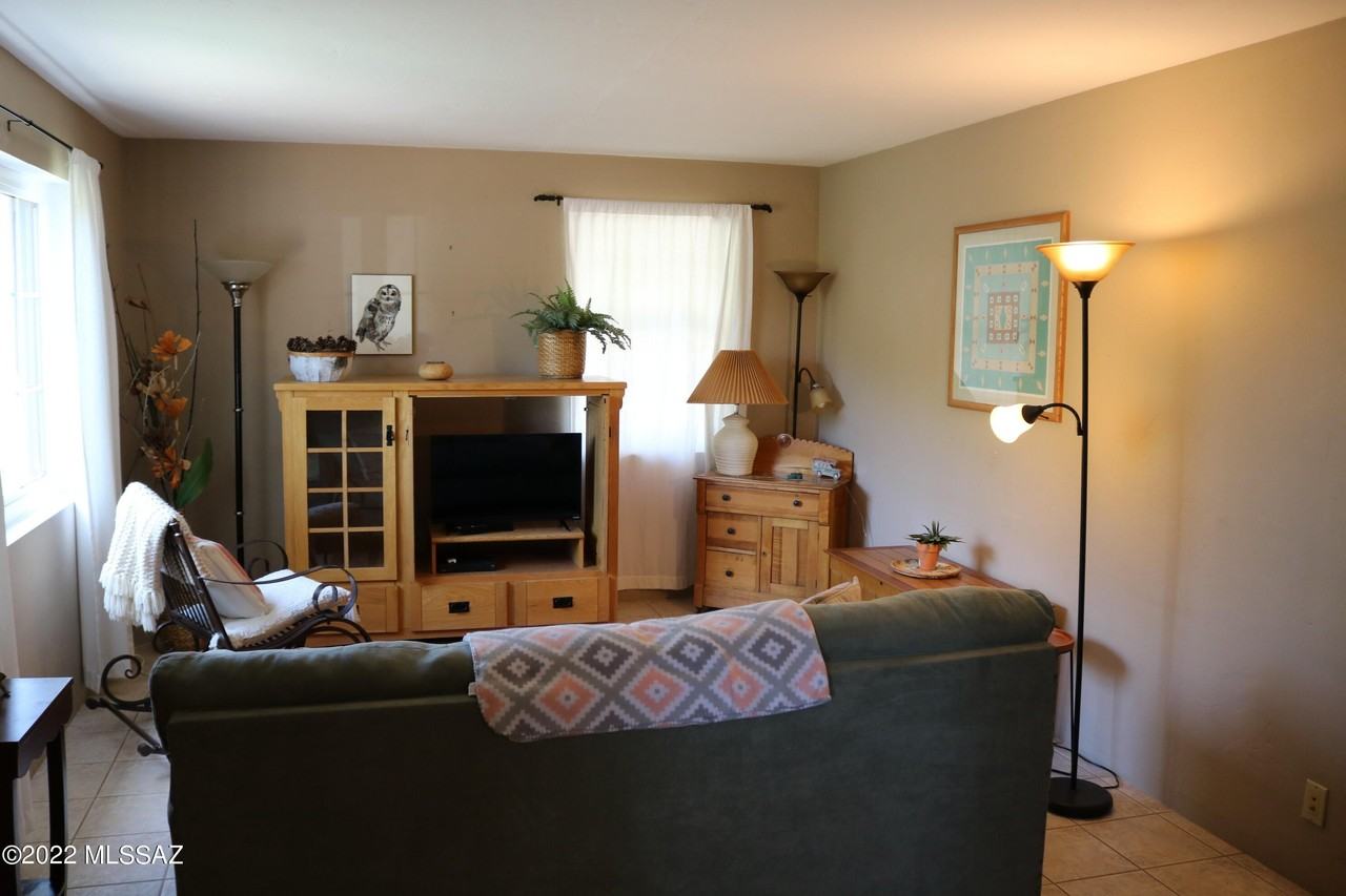 4825 E 18th St - Photo 3 of 24