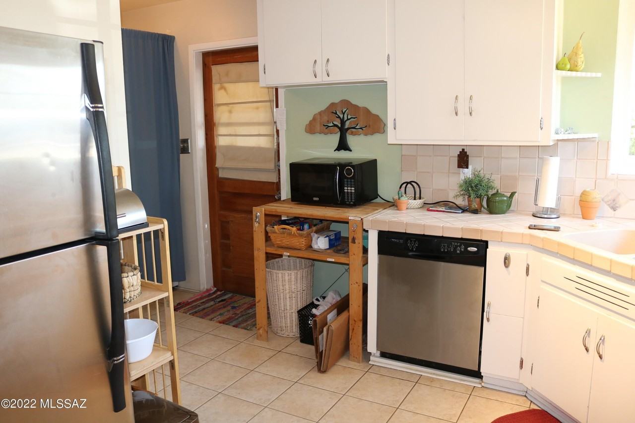 4825 E 18th St - Photo 6 of 24