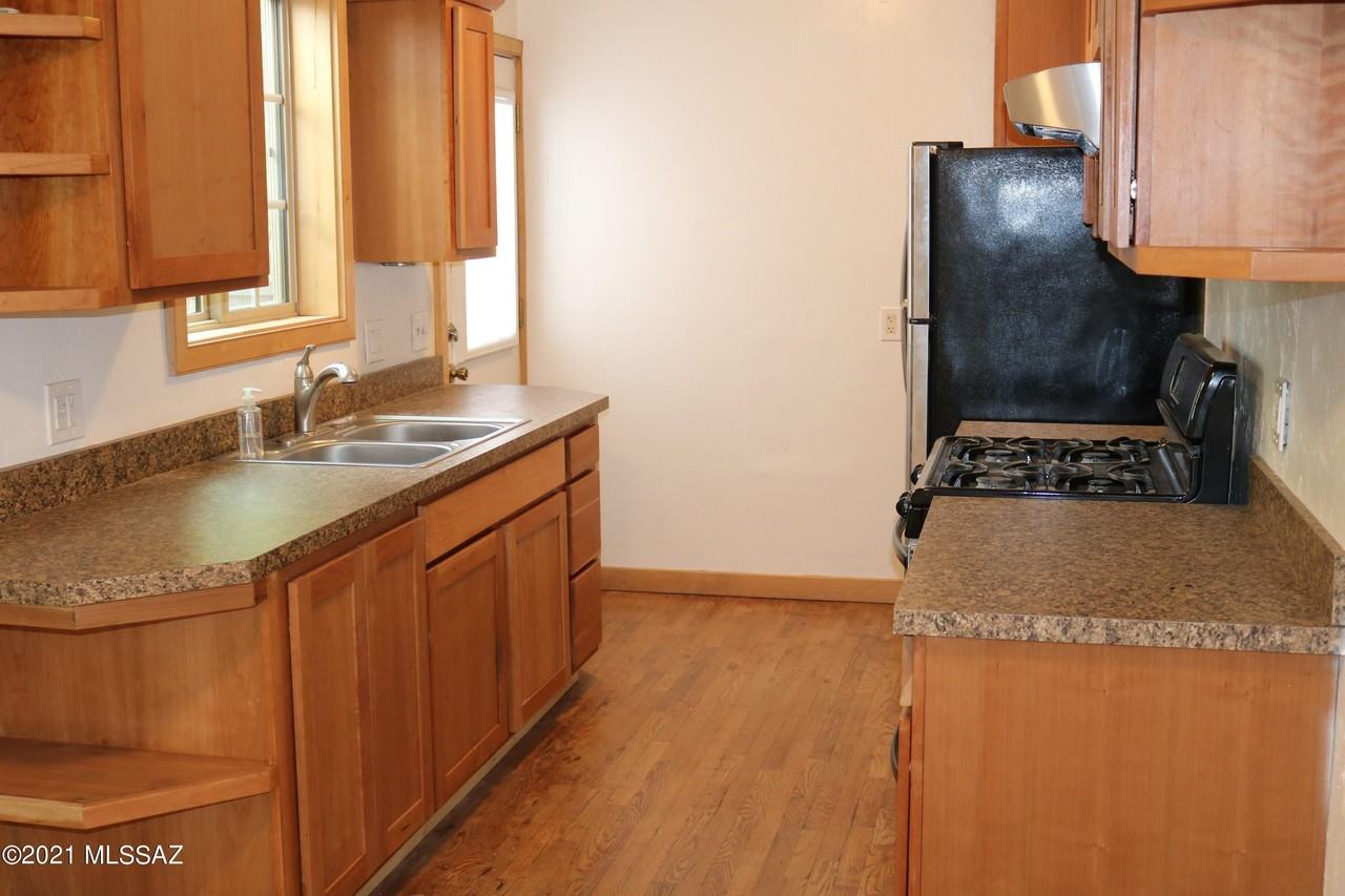 1202 N Tucson Blvd - Photo 3 of 10